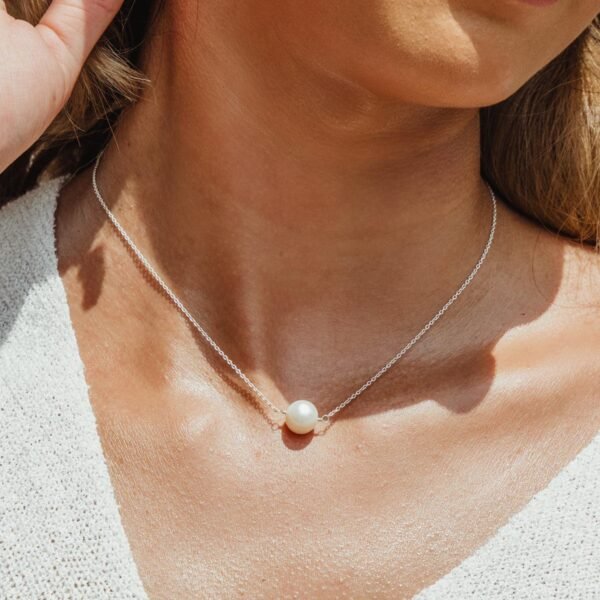 Solitaire Pearl Necklace